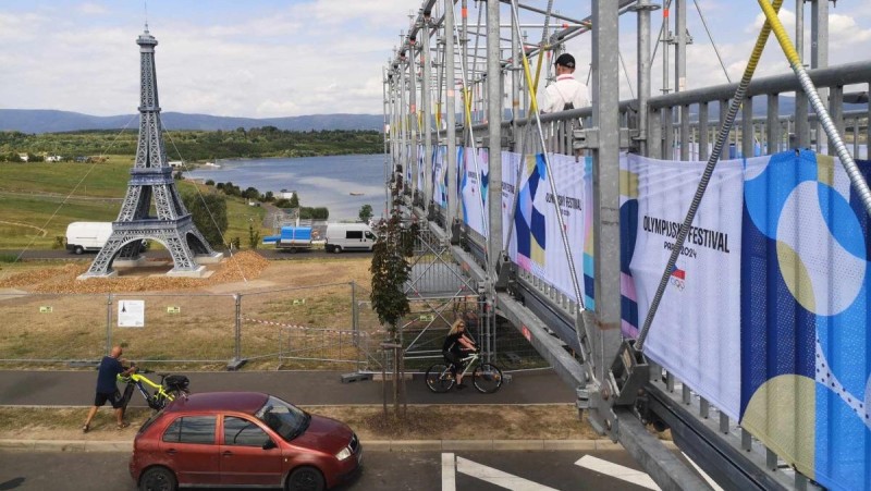 Díky přemostění se návštěvníci festivalu dostanou i k vodě a vodním disciplínám. Foto: jip