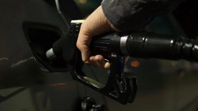 Řidiči si opět připlatí za pohonné hmoty! Benzín je v Česku nejdražší od roku 2014