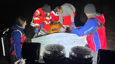 Noc v mrazu a mlze: Hor&scaron;t&iacute; z&aacute;chran&aacute;ři z Bublavy pomohli naj&iacute;t vyčerpan&eacute;ho seniora