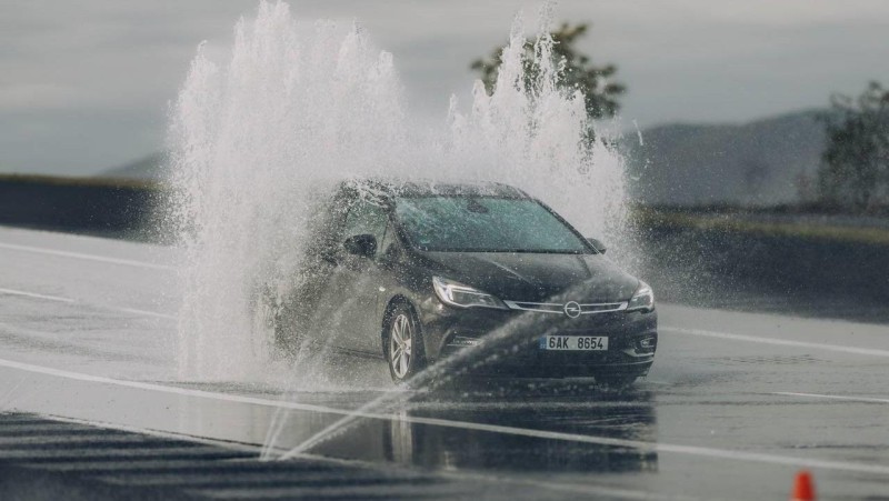 Veřejnost si bude moci vyzkoušet cvičné moduly používané při kurzech bezpečné jízdy na polygonu. Foto: Autodrom Most