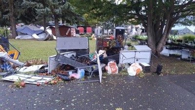 Vystavovatelé přišli o většinu svých produktů i stánků. Zdroj: FB Zahrada Čech