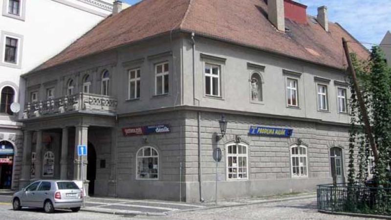   Dům č.p. 144 na náměstí Svobody v němž bydlel Maxmilián Hošťálek. Foto: Regionální muzeum K.A. Polánka v Žatci