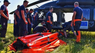 OBRAZEM: S hašením požárů v lesích bude hasičům pomáhat vrtulník