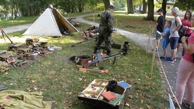 OBRAZEM: Výstaviště v Lounech obsadili vojáci, návštěvníci si prohlédli předválečný tábor československé armády