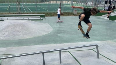 OBRAZEM: V Lounech se slavnostně otevřel nový skatepark. Je jeden z největších u nás