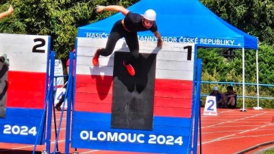 V Olomouci prověřili hasiči svou fyzičku při mistrovství republiky v požárním sportu