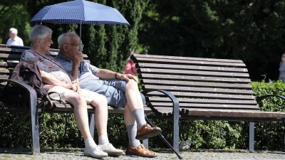 Důchodci se letos dočkají ještě třetí valorizace. Od června by si v průměru měli polepšit o 1017 korun