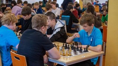 NAPSALI JSTE NÁM: Krajský přebor mládeže a juniorů v rapid šachu 2023 v Postoloprtech se pyšnil rekordní účastí