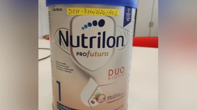 V dal&scaron;&iacute; &scaron;arži Nutrilonu se objevil nebezpečn&yacute; toxin. Fotozdroj: Krajsk&aacute; hygienick&aacute; stanice v &Uacute;st&iacute; nad Labe