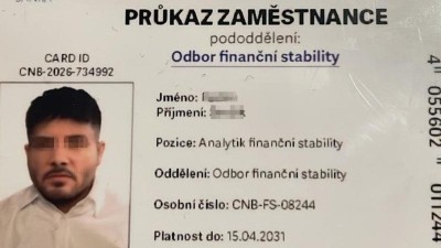 Dokonal&aacute; past: Podvodn&iacute;ci pos&iacute;laj&iacute; fale&scaron;n&eacute; průkazy ČNB a stra&scaron;&iacute; oběti milionovou pokutou