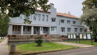Opravy na budově obecního úřadu v Lenešicích pokračují. Foto: Jitka Fárová