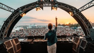 Milovické letiště již kapacitně neumožňovalo zvyšovat úroveň festivalu. V severočeském Mostě vidí pořadatelé obrovský potenciál. Foto: Juraj Jamrich