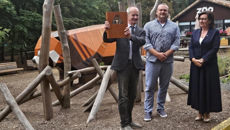 Ocenění Krušnohorská NEJ na české straně putovalo do chomutovského zooparku. Foto: jip