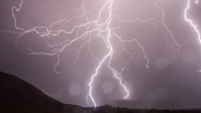 VÝSTRAHA: Na Ústecký kraj se ženou silné bouřky, mohou padat i kroupy