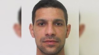 Policisté pátrají po tomto muži. Může jim pomoci objasnit několik případů