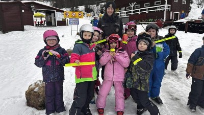 Policisté vyrazili do hor. Předávají rady lyžařům i turistům