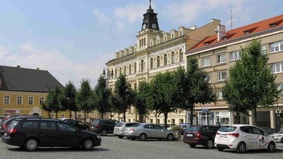 Další ulice v centru Loun budou za parkování nově zpoplatněny