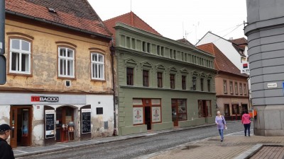 Opravy domů v historickém centru v Žatci podporují město a stát miliony korun