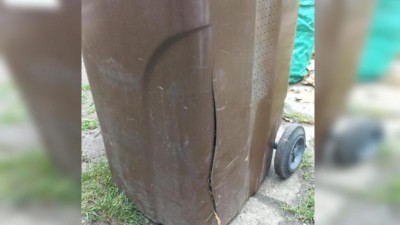 Přet&iacute;žen&iacute; n&aacute;dob způsobuje po&scaron;kozen&iacute; kontejnerů na bioodpad