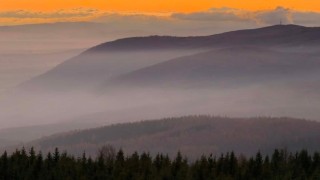 T&eacute;ma je hodně &scaron;irok&eacute;, fotografov&eacute; mohou pomoc&iacute; dronů zachytit cokoliv z oblasti Kru&scaron;n&yacute;ch hor a podkru&scaron;nohoř&iacute;. Ilustračn&iacute; foto: Oldřich H&aacute;jek