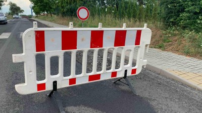 Plánovaná uzavírka kruhového objezdu v Husově ulici pod kostelem se odkládá