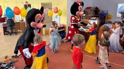 NAPSALI JSTE NÁM: Karneval v Mateřské škole Louny V Domcích: Zábava s Minnie Mouse a Mickey Mouse