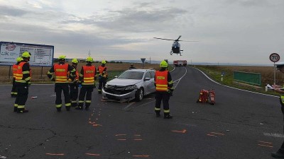 AKTUÁLNĚ: Silnici v průmyslové zóně Triangle uzavřela nehoda. Pro zraněného motorkáře letěl vrtulník. To ale nebylo vše!