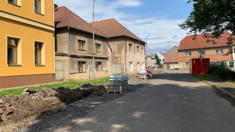 V Lenešicích jsou uV Lenešicích probíhá rekonstrukce staré kanalizace a vodovodu. Foto: Jitka Fárová