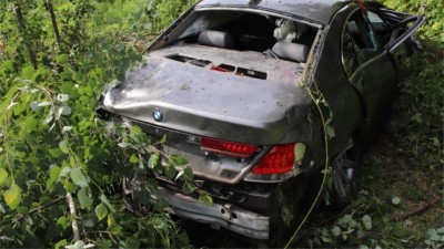 FOTO: Zfetovaný řidič BMW ujížděl na Ústecku policistům, po šílené jízdě havaroval a z místa utekl!