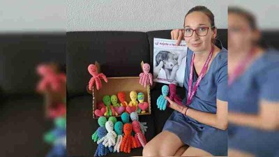 Šikovné ruce odsouzených žen z Drahonic pomohly předčasně narozeným dětem