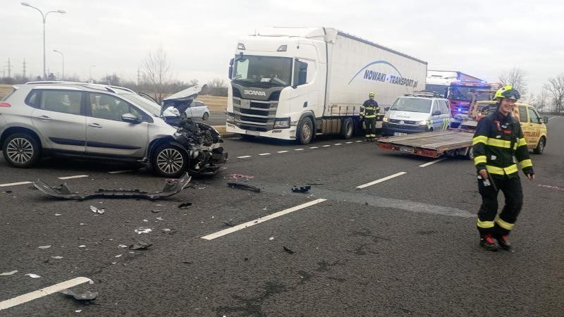 V průmyslové zóně Triangle se odpoledne srazilo osobní auto s dodávkou