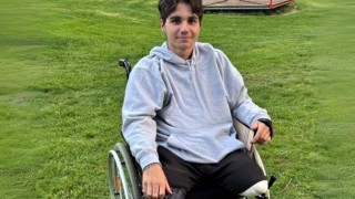 Život umí být krutý, kvůli bezohlednosti jiného řidiče přišel dvacetiletý motorkář z obce Lužice o nohu. Foto: Znesnaze21.cz