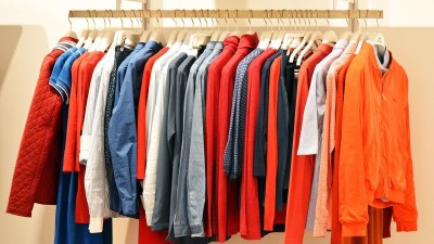 Kupte oblečení do zásoby, radí ekonomové. V Česku se totiž zdražuje nejrychleji od 90. let, může za to cena bavlny
