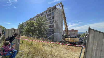 Demolice panelového domu v Janově. Foto: Oldřich Hájek