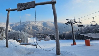 Na Kl&iacute;nech bylo ve čtvrtek naprosto luxusn&iacute; mraziv&eacute; počas&iacute;, dnes už tam pad&aacute; sn&iacute;h. Foto: Sport are&aacute;l Kl&iacute;ny