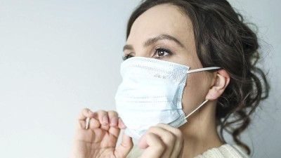 Omezte návštěvy pacientů a v nemocnici noste respirátory, doporučuje kvůli nemocnosti Krajská zdravotní