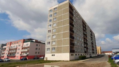 Žatečtí zastupitelé schválili záměr prodat část bytů v panelovém domě v ulici Dr. Václava Kůrky