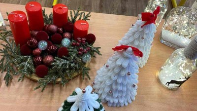 Vánoční jarmark v Žatci: Studenti zvou na sváteční atmosféru, koledy i pomoc dobré věci