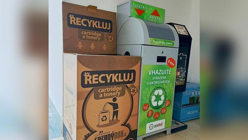 Nové recyklační boxy na žatecké radnici. Foto: Město Žatec