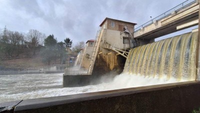 Z Kadaňského stupně se nyní odpouští více vody, vodohospodáři potřebují snížit hladinu. Foto: Povodí Ohře