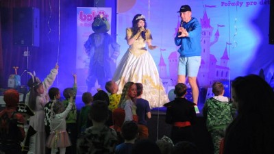 Blatno ožije karnevalem: Děti potě&scaron;&iacute; my&scaron;&aacute;k Eda i Bob&iacute;k z Bohu&scaron;ovic