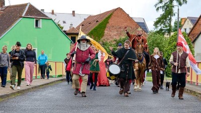 FOTO: Sousedská slavnost v Kryrech oživila historii