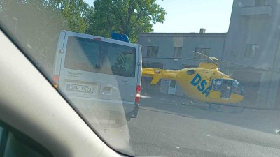 AKTUÁLNĚ: V Podbořanech srazilo auto mladého muže a ženu. Ta je vážně zraněná a letěl pro ni vrtulník