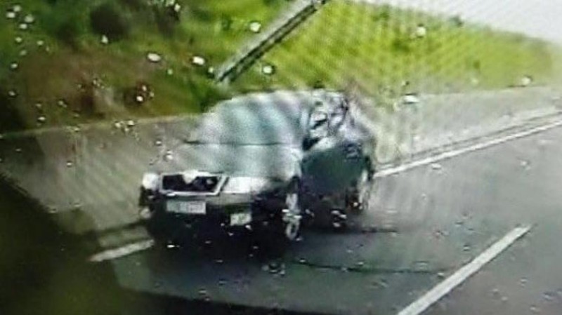 Po tomto voze a jeho řidiči jedoucím v protisměru policisté pátrali. Úspěšně. Nyní jej obvinili. Foto: Policie ČR