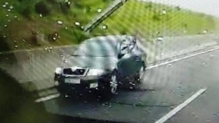 Po tomto voze a jeho řidiči jedoucím v protisměru policisté pátrali. Úspěšně. Nyní jej obvinili. Foto: Policie ČR