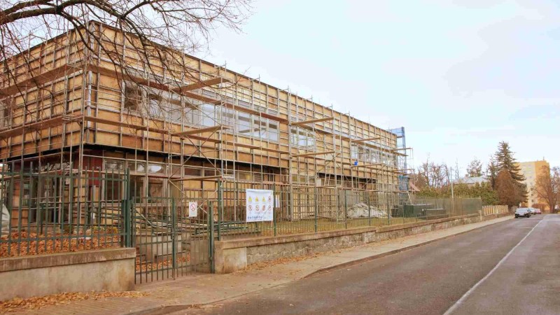 Budova Gymnázia v Podbořanech se konečně dočkala oprav. Foto: Laurencia Helásková