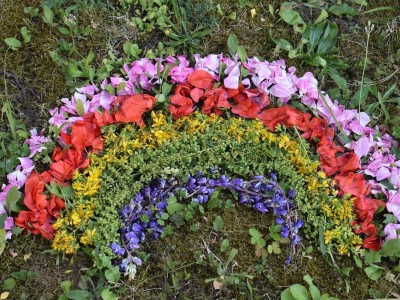 V muzejní zahradě vznikly obrazce z květin. Vosejpka v severních Čechách není příliš známá