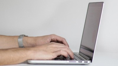 Kriminalisté řeší další případy kybernetických podvodů: Muž přišel o milion, další o tři sta tisíc