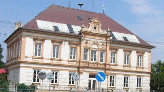 Letos je to 130 let od otevření nové školy ve Staňkovicích. Foto: Obec Staňkovice