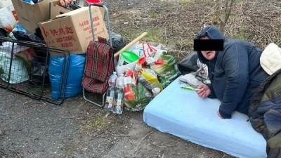 Louňané se snaží pomoci ženě, která skončila na ulici